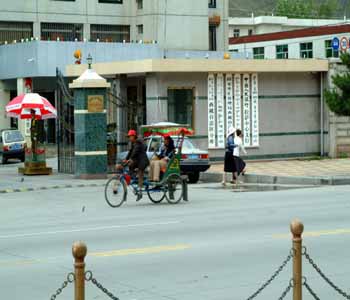 DSCF0083 Tibet, Lhasa, Fahrradtaxi